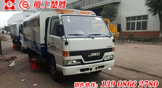 江铃5方圆形箱体扫路车