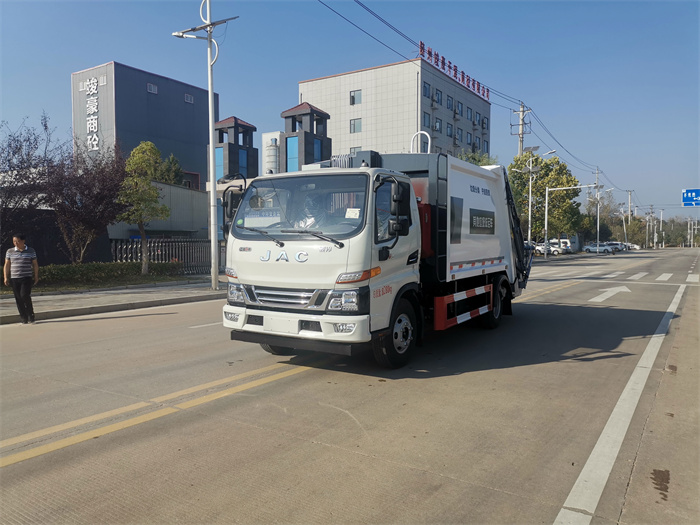 江淮骏铃8方压缩式垃圾车