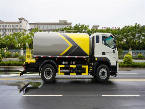 12方福田时代ES7洒水车（绿化喷洒车）